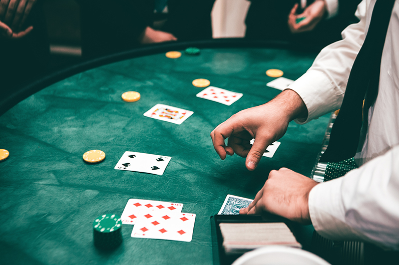 Blackjack steeds populairder, maar hoe werkt het precies?