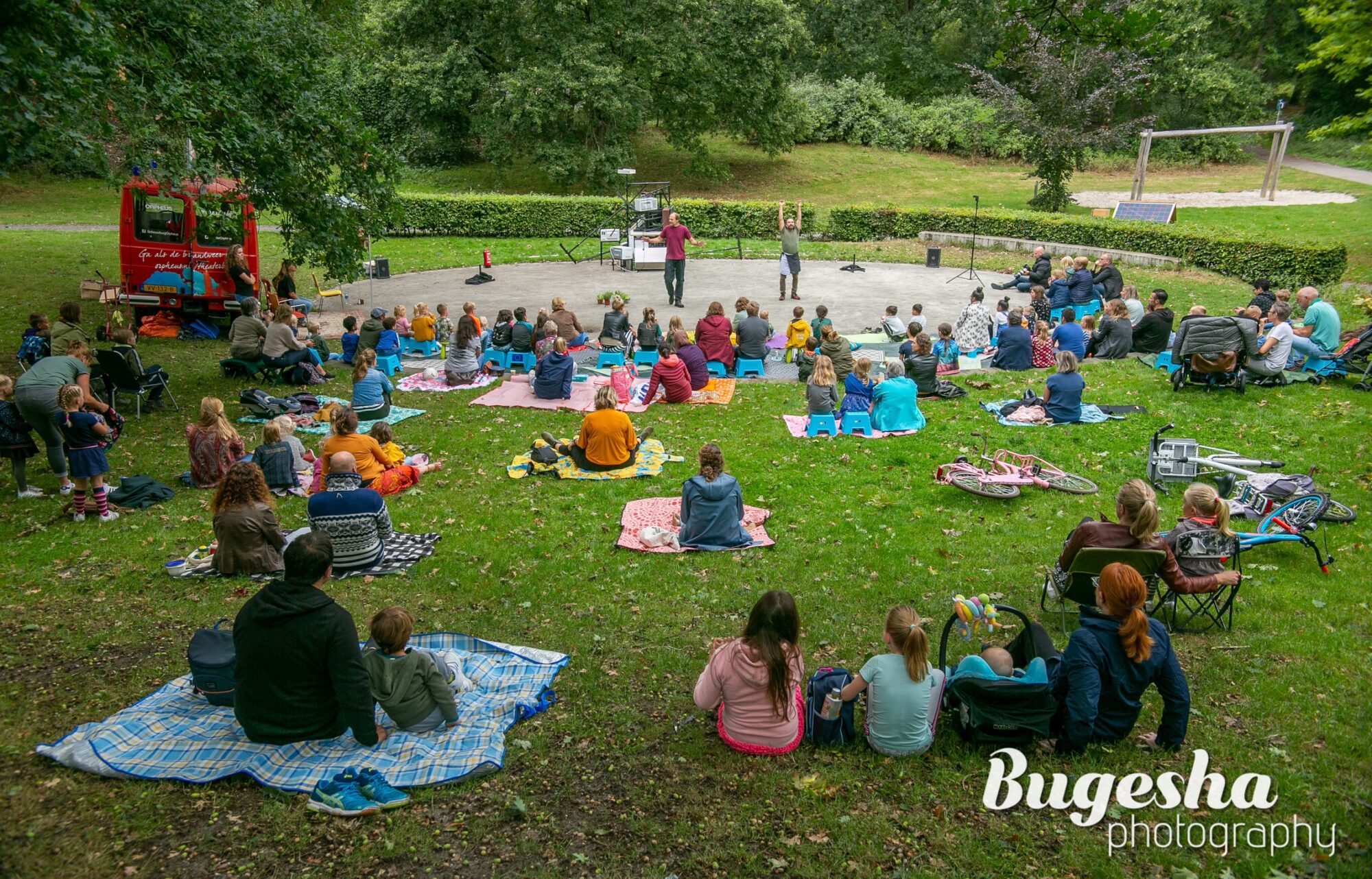 Reizend kindertheater in Apeldoornse parken