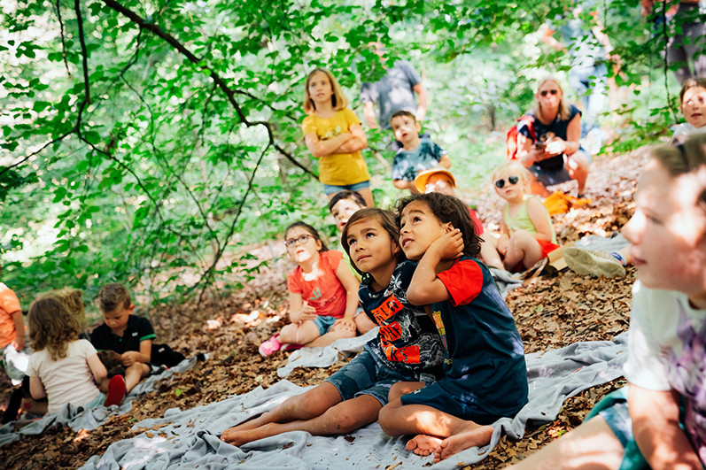 KinderKaravaan Theater Orpheus reist langs Apeldoornse parken