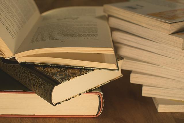 Religieuze boeken in de kerk