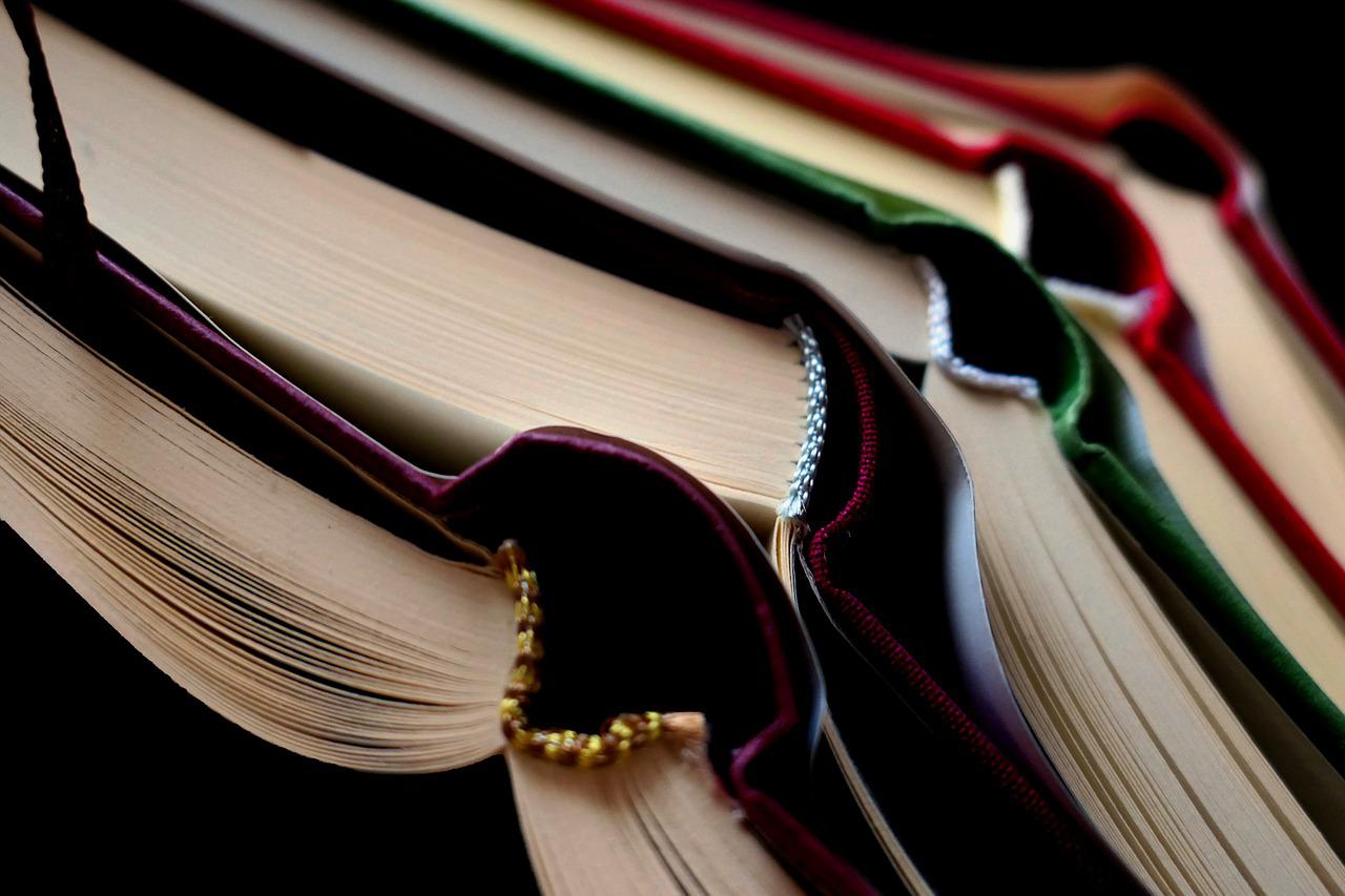 Zelf bouwen: uw boeken- of platenverzameling stijlvol uitgestald in een eikenhouten kast