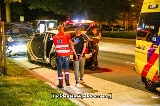 Beschonken bestuurder veroorzaak ravage op Kayersdijk in Apeldoorn