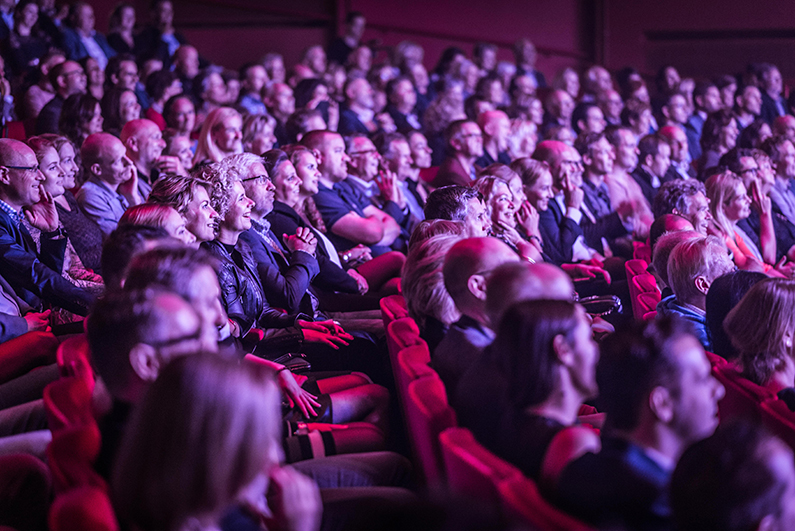 Samen naar het theater is leuker dan alleen