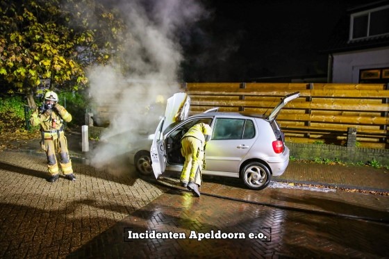 Politie onderzoekt autobrand in Apeldoorn