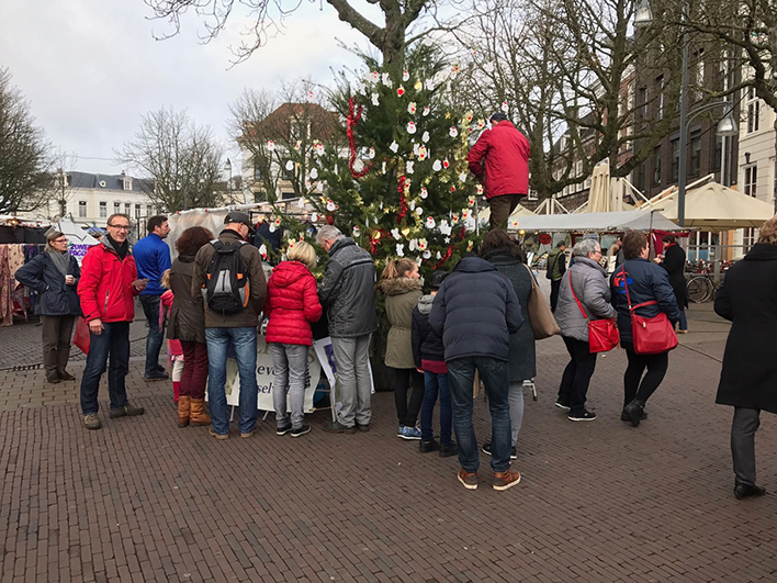 Wensboom bij Streekmarkt op Grote Kerkhof