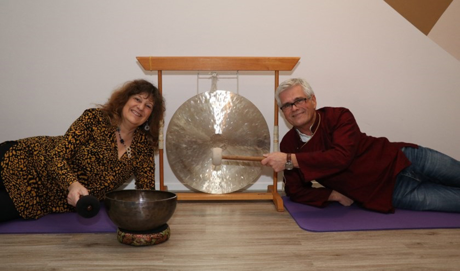 Yoga en klankschalen voor goed doel