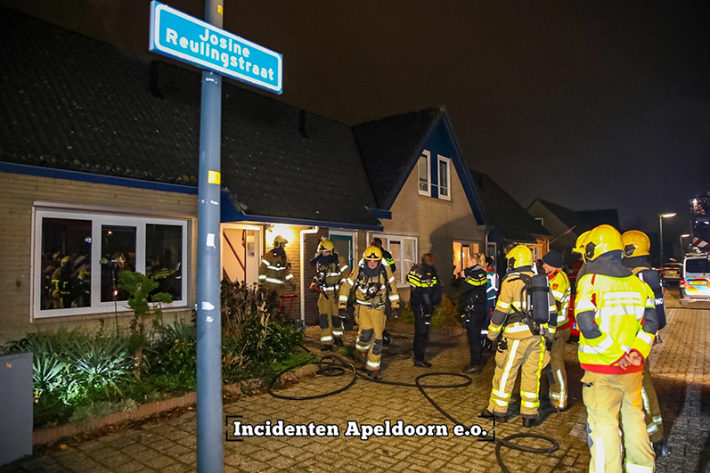 Dode bij woningbrand in Apeldoorn, politie start onderzoek