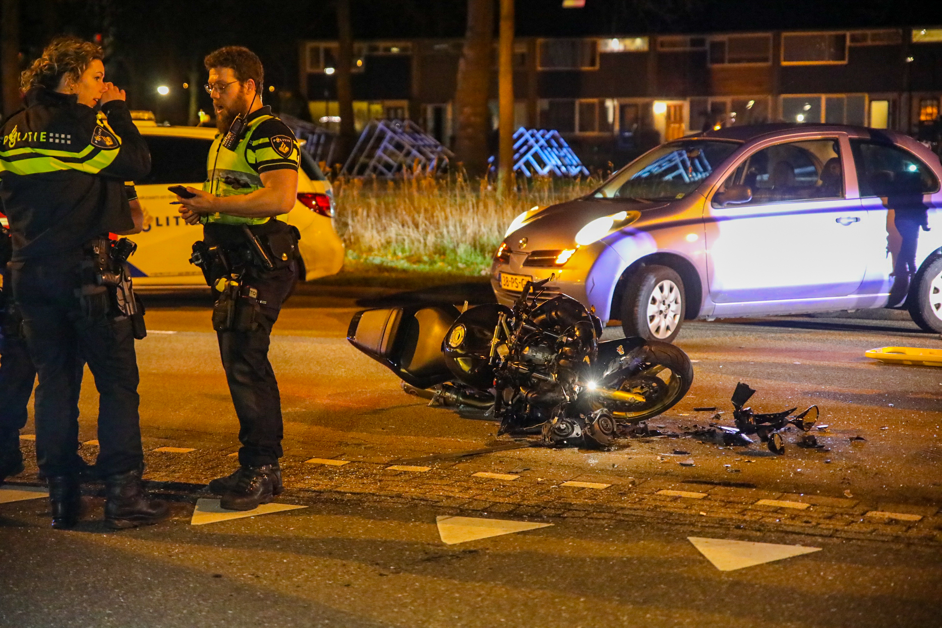 Ernstig motorongeluk in Apeldoorn, twee gewonden met spoed naar het ziekenhuis