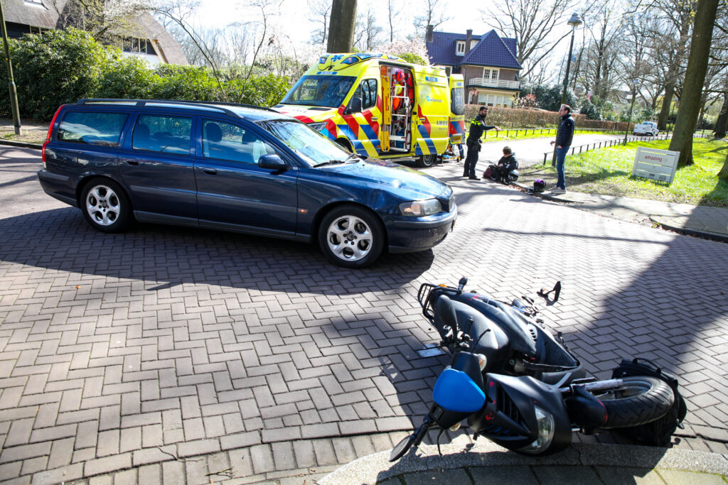Twee gewonden bij ongeluk in Apeldoorn.