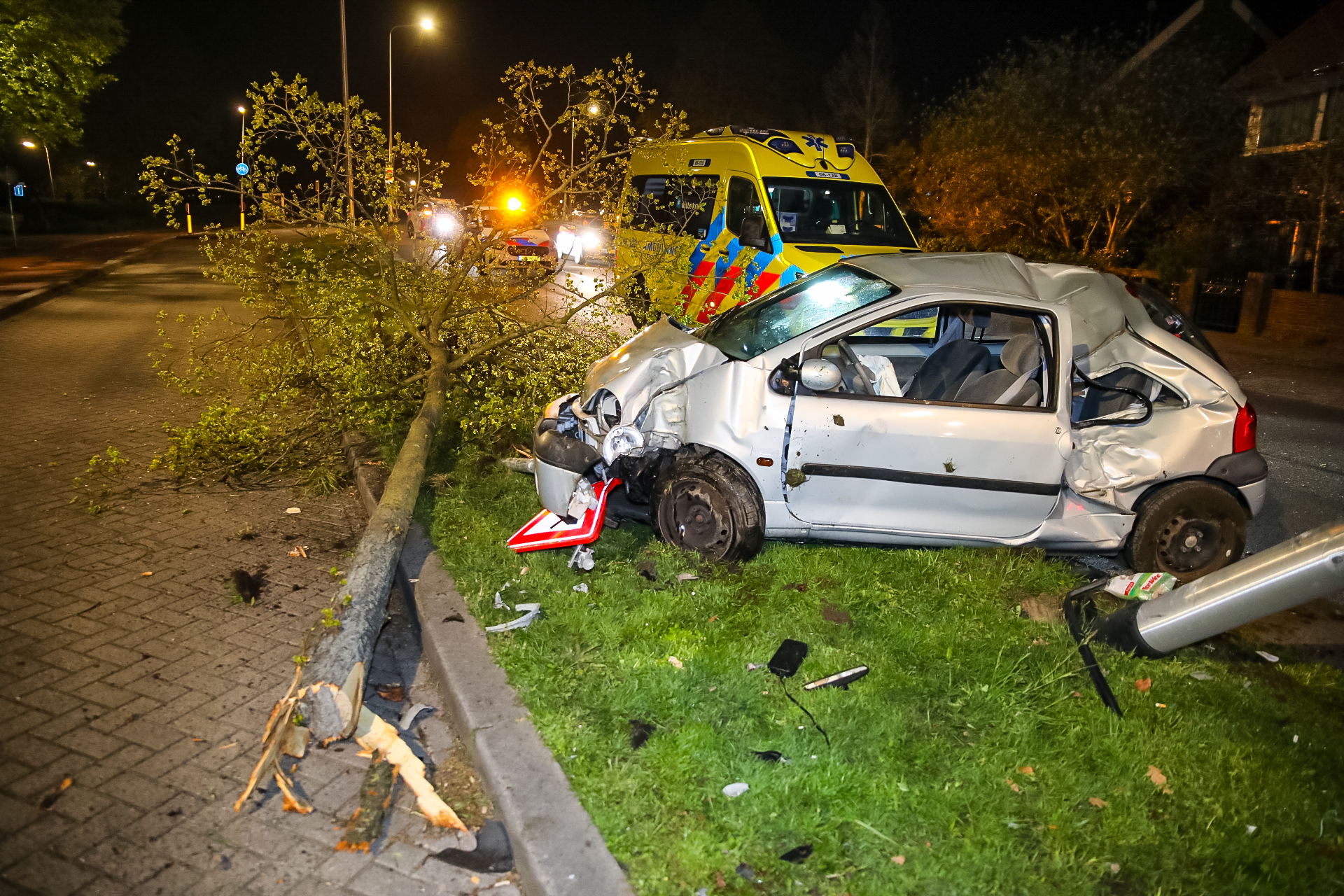 Dronken automobilist richt ravage aan in Deventer