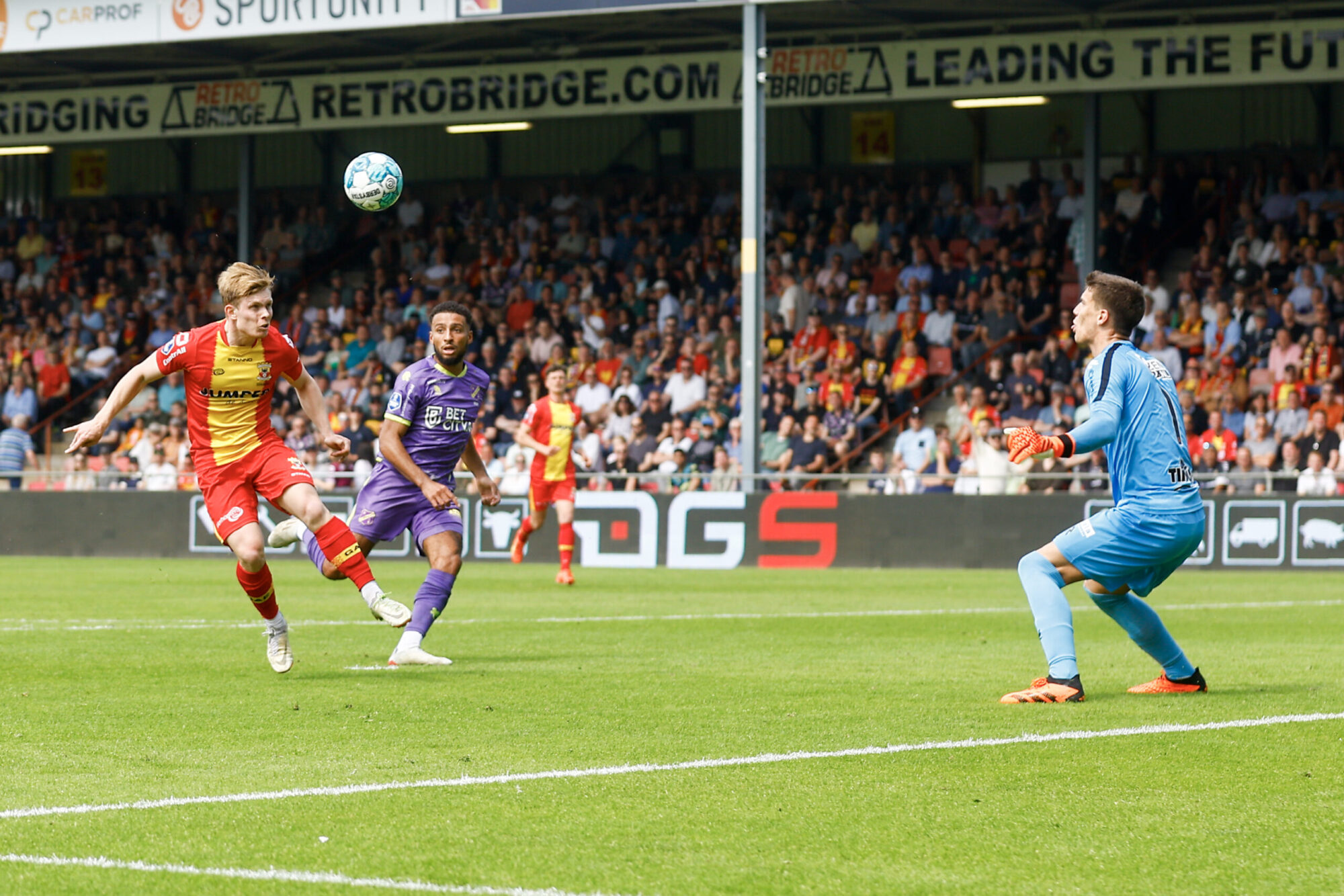 Go Ahead Eagles houdt zicht op play-offs na overtuigende zege op FC Volendam