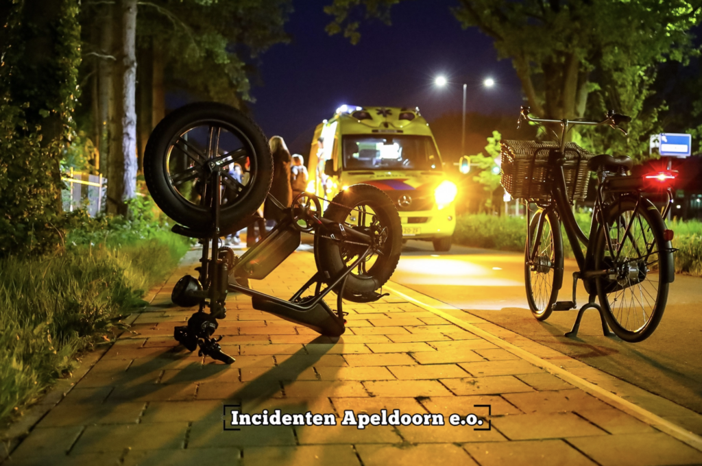 Gewonde bij fiets-ongeluk in Apeldoorn.