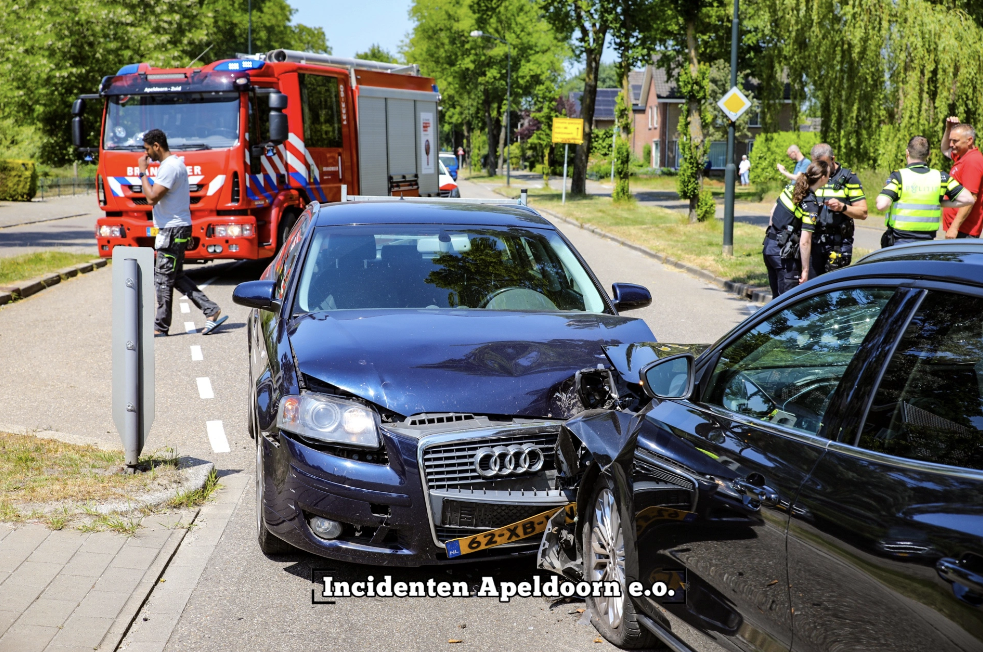 Auto’s botsen in wegversmalling Apeldoorn, één gewonde