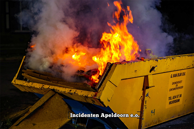 Felle containerbrand in Apeldoorn
