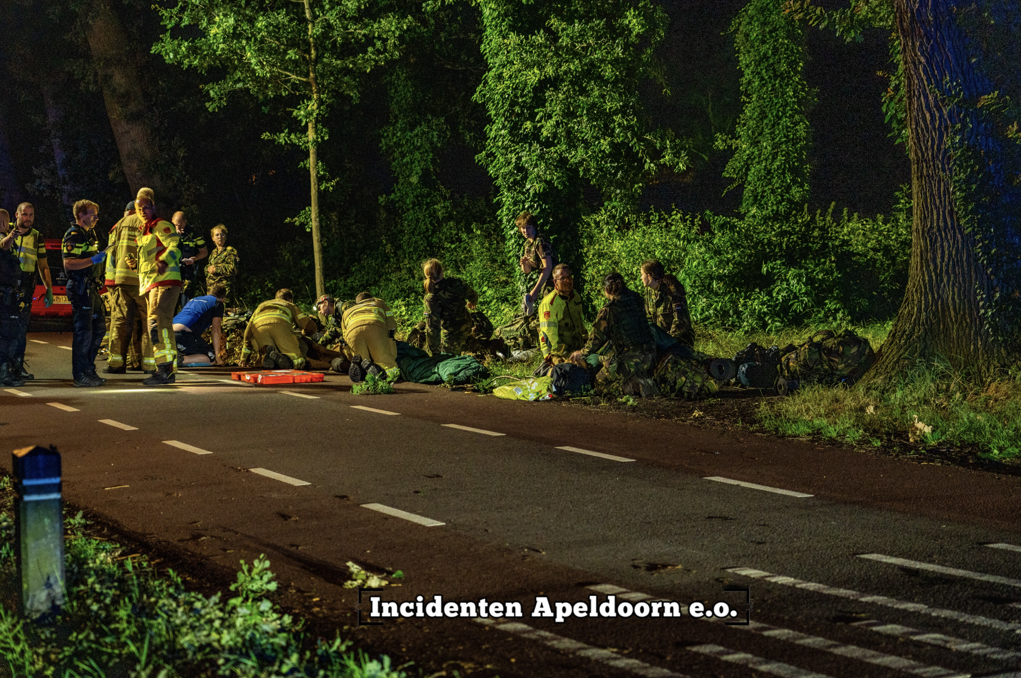 Militairen aangereden in Hierden, hulpdiensten massaal ter plaatse.