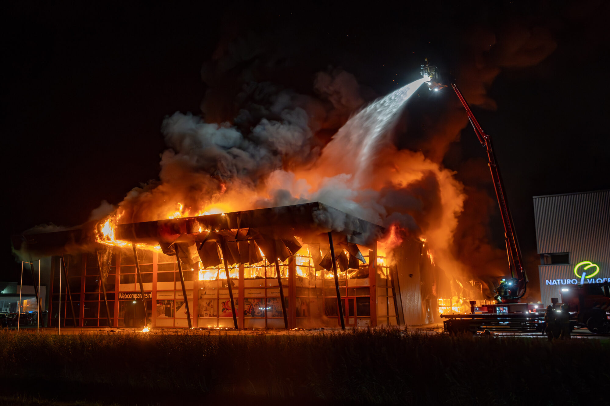 Uitslaande brand in bedrijfspand Zutphen