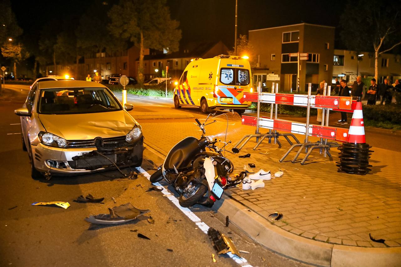 Scooterrijder gewond na harde botsing op Wapenrustlaan in Apeldoorn
