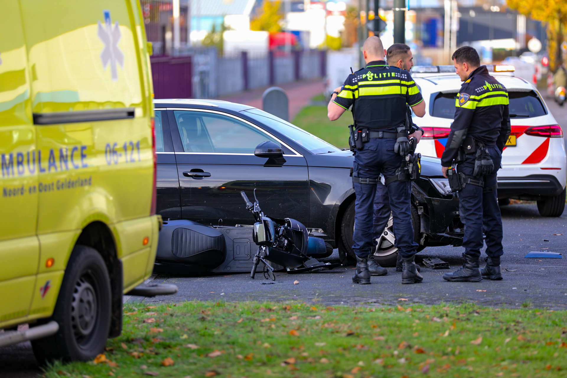 Scooterrijder gewond na ongeluk met auto in Apeldoorn