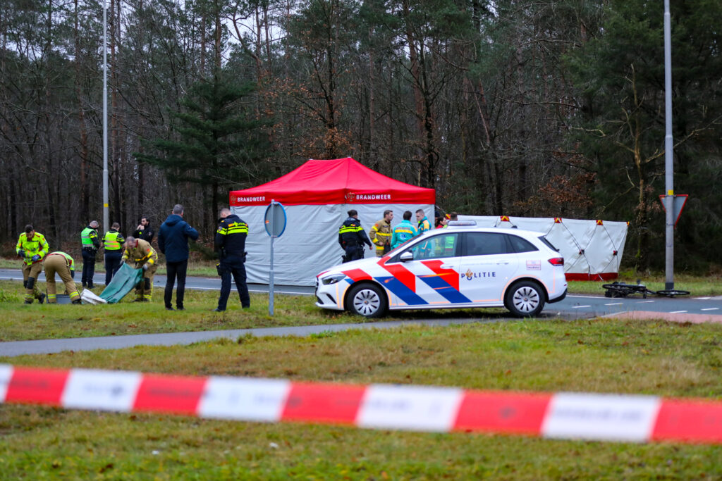 Fietser overleden na ongeluk Otterloseweg Ugchelen.