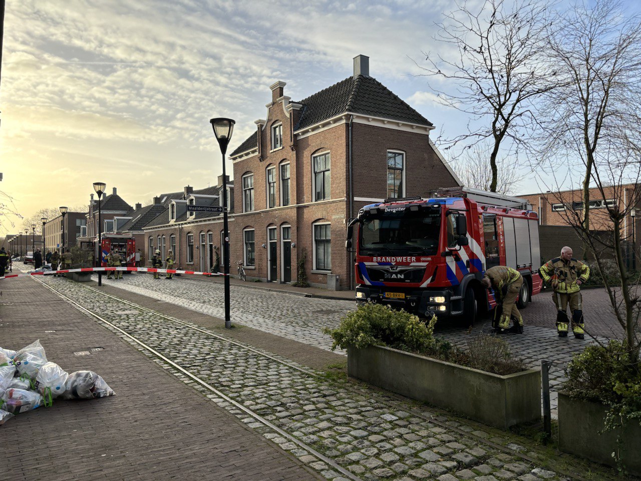 Veel schade na brand in woning Deventer