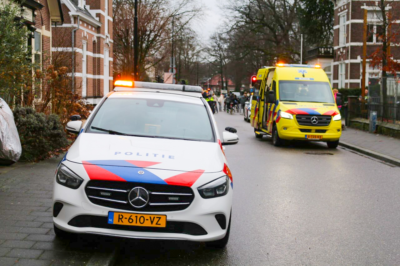 Kind gewond na ongeluk voor school in Apeldoorn