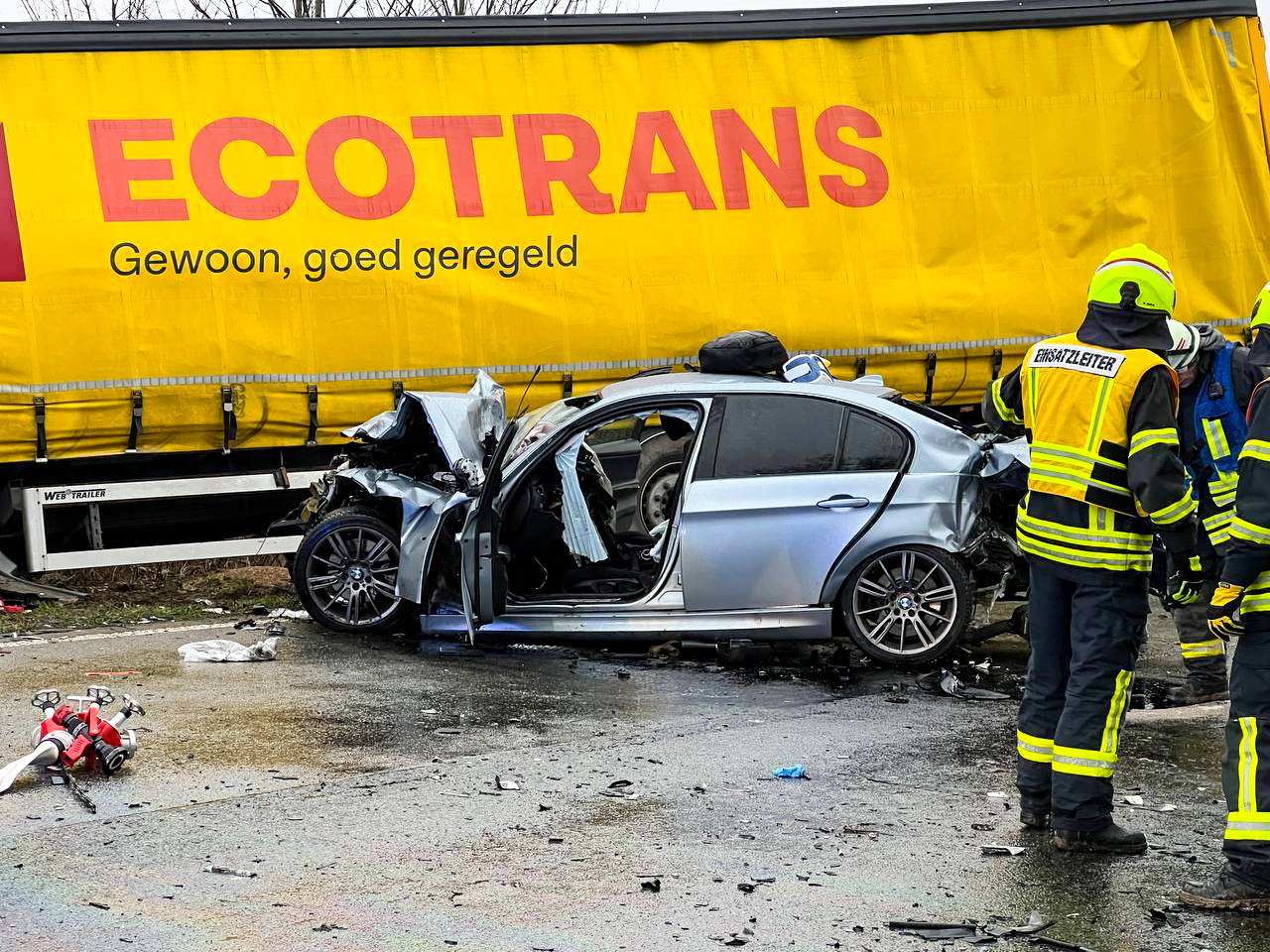 Man 59 uit Deventer ernstig gewond bij ongeluk op Duitse grens