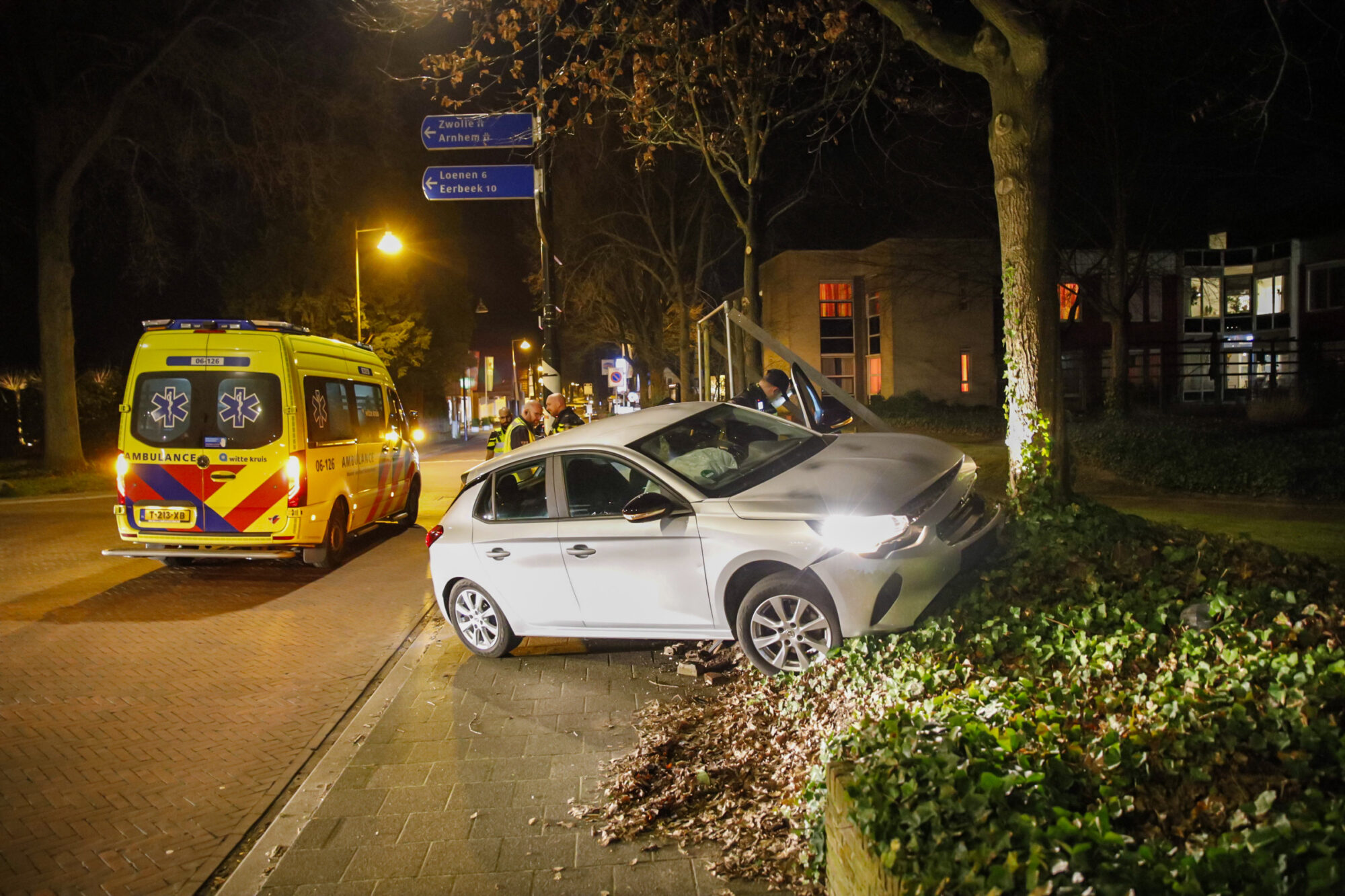 Beschonken automobilist richt ravage aan in Beekbergen