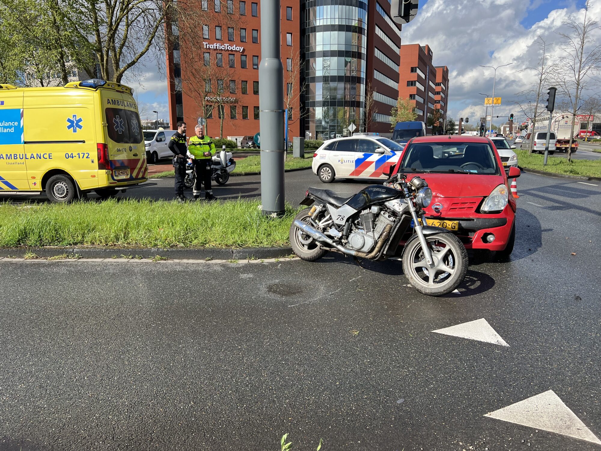Motorrijder aangereden op kruising in Deventer