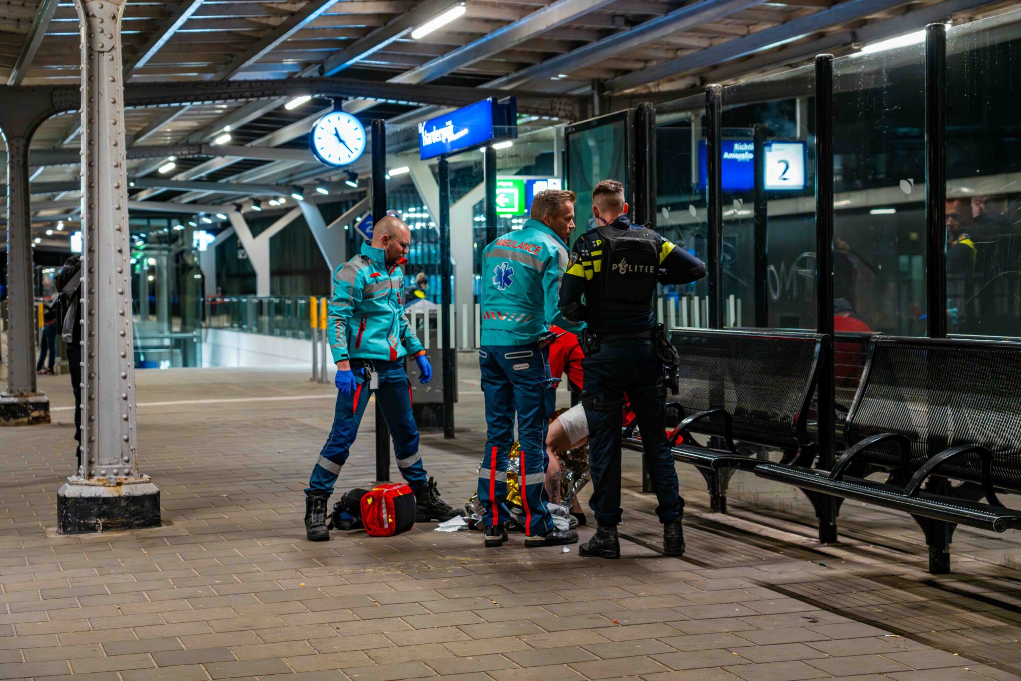 Man neergestoken op station in Harderwijk; vier mensen aangehouden