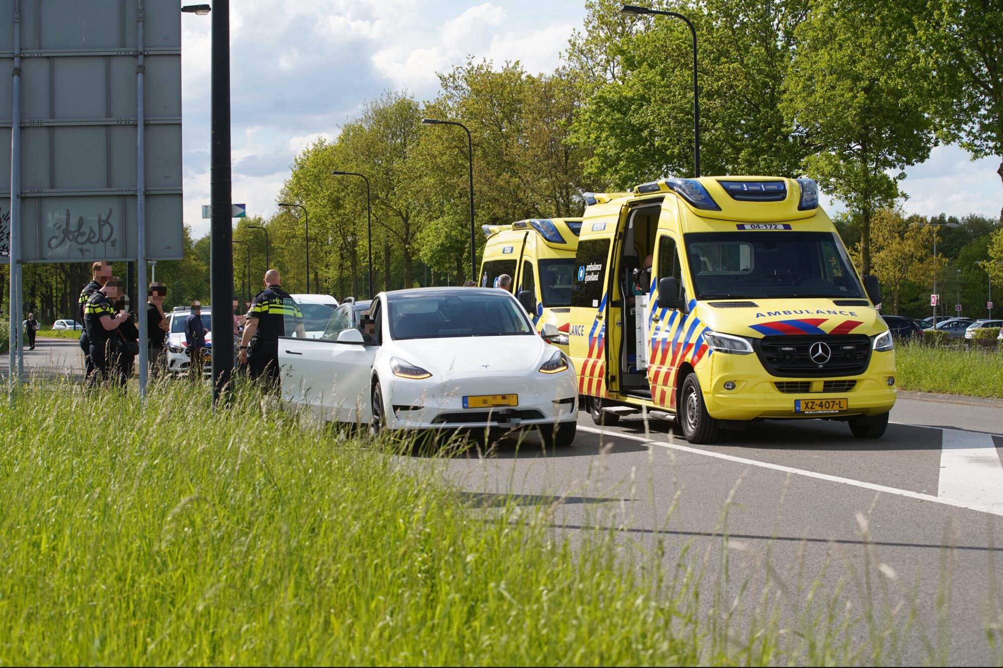 Drie auto’s botsen vlak voor Ziekenhuis in Deventer