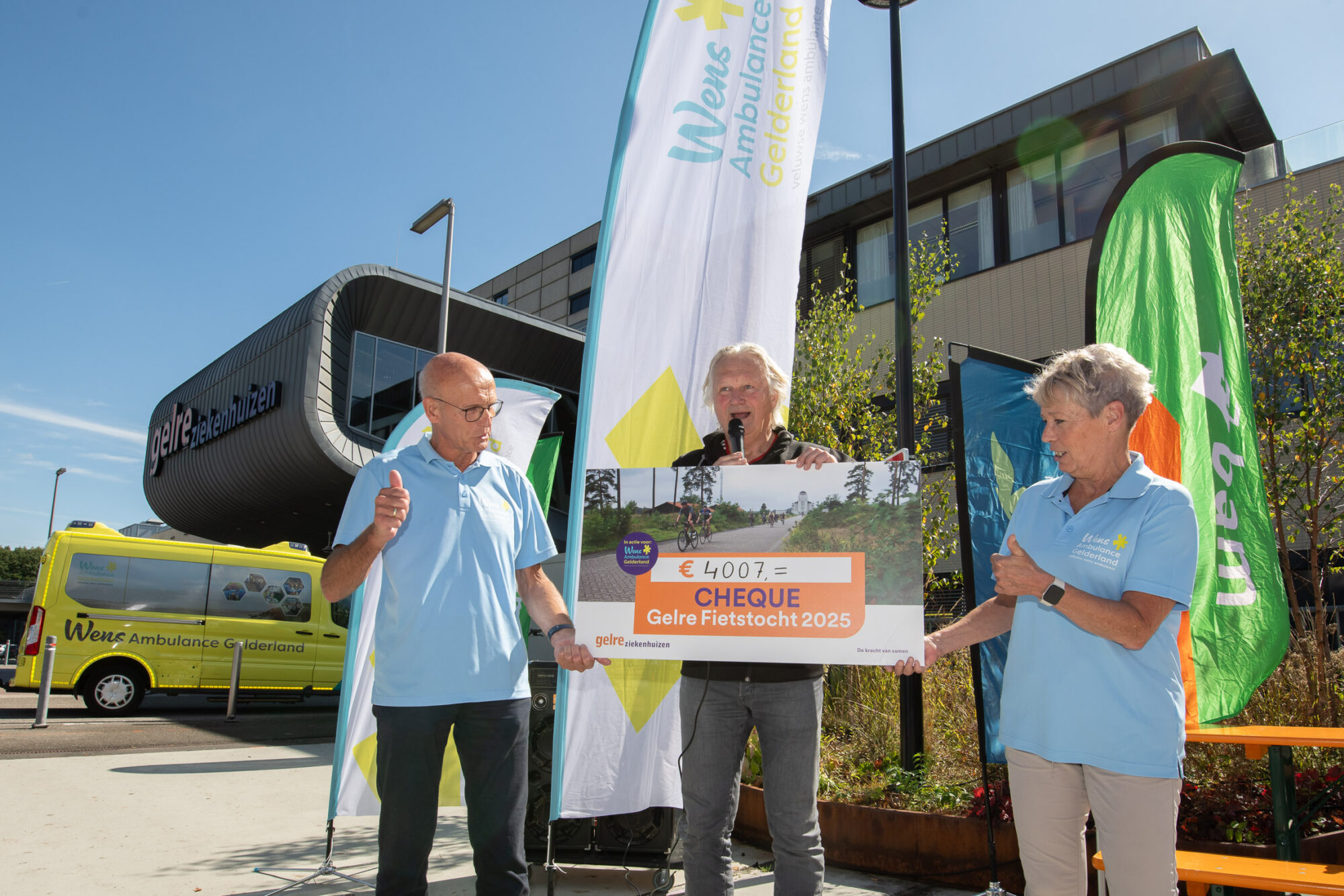 Gelre Fietstocht levert €4007,- op voor WensAmbulance Gelderland