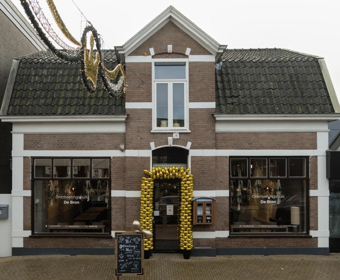 Nieuw ontmoetingshuis de Bron geopend