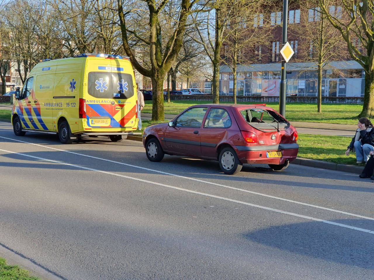 Twee lichtgewonden bij kop-staartbotsing in Apeldoornse spits