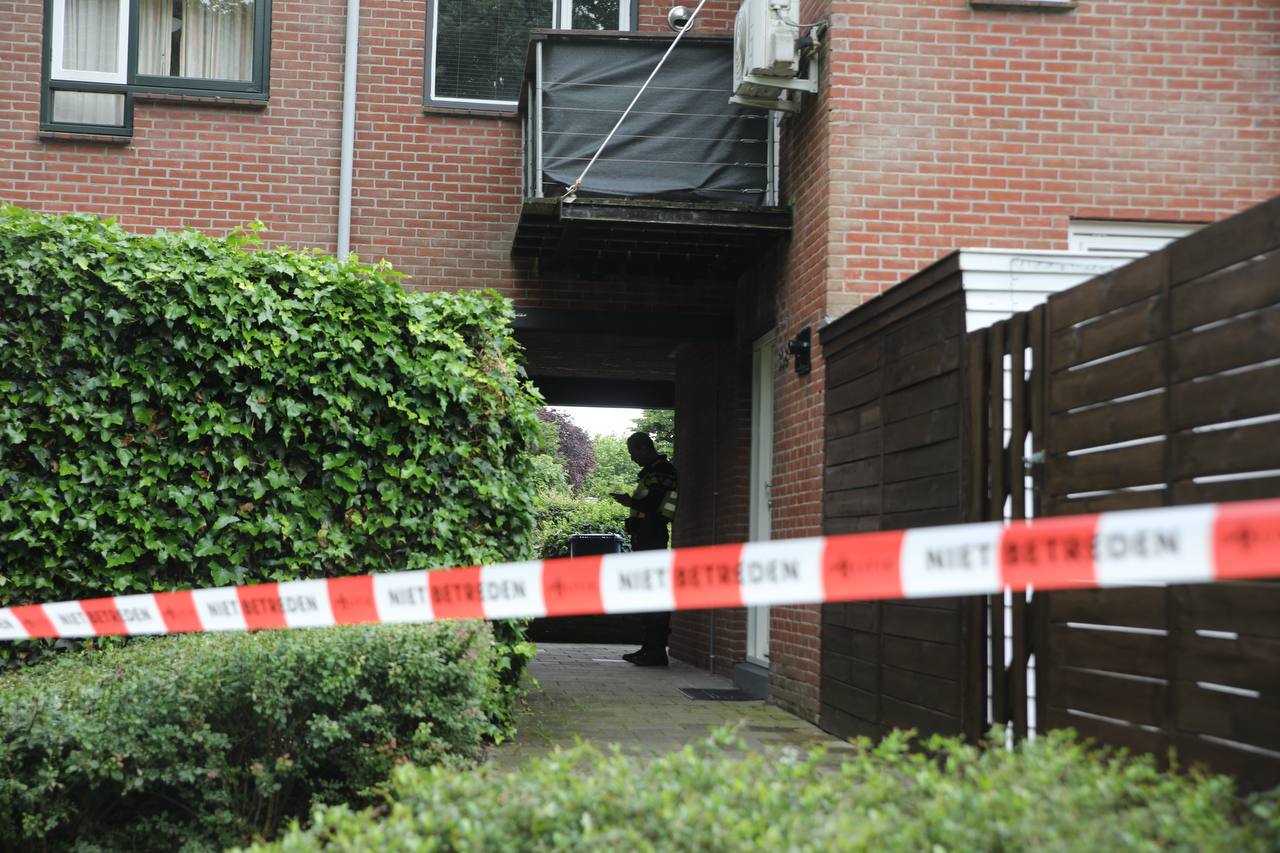 Zwaargewonde na steekpartij in woning aan Edelenveld in Apeldoorn