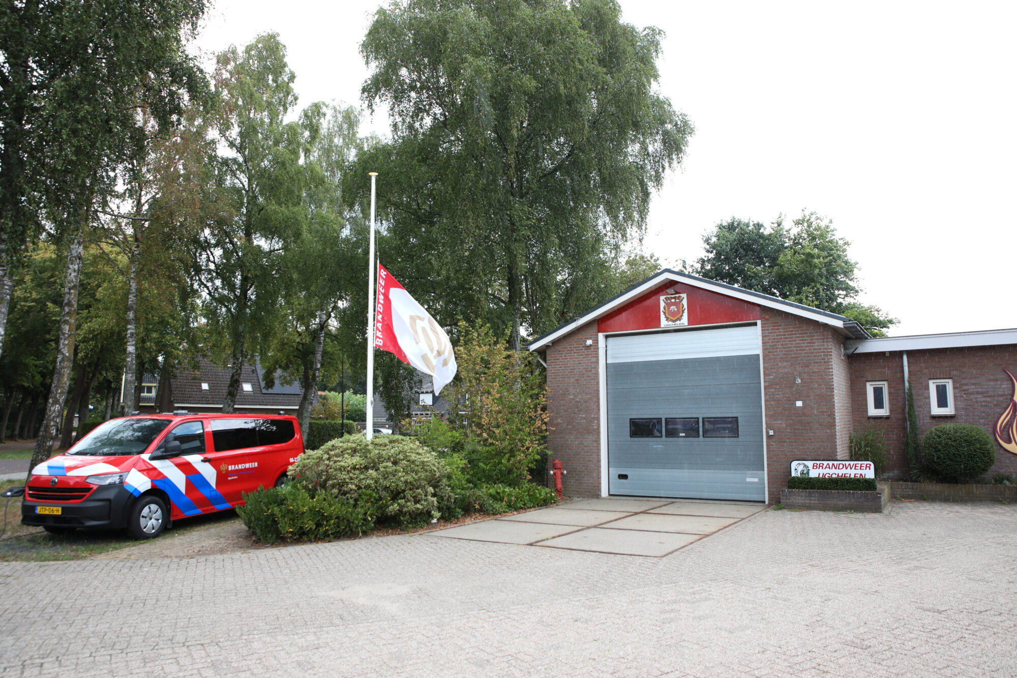 Brandweer Nederland toont steun tijdens uitvaart omgekomen brandweerman