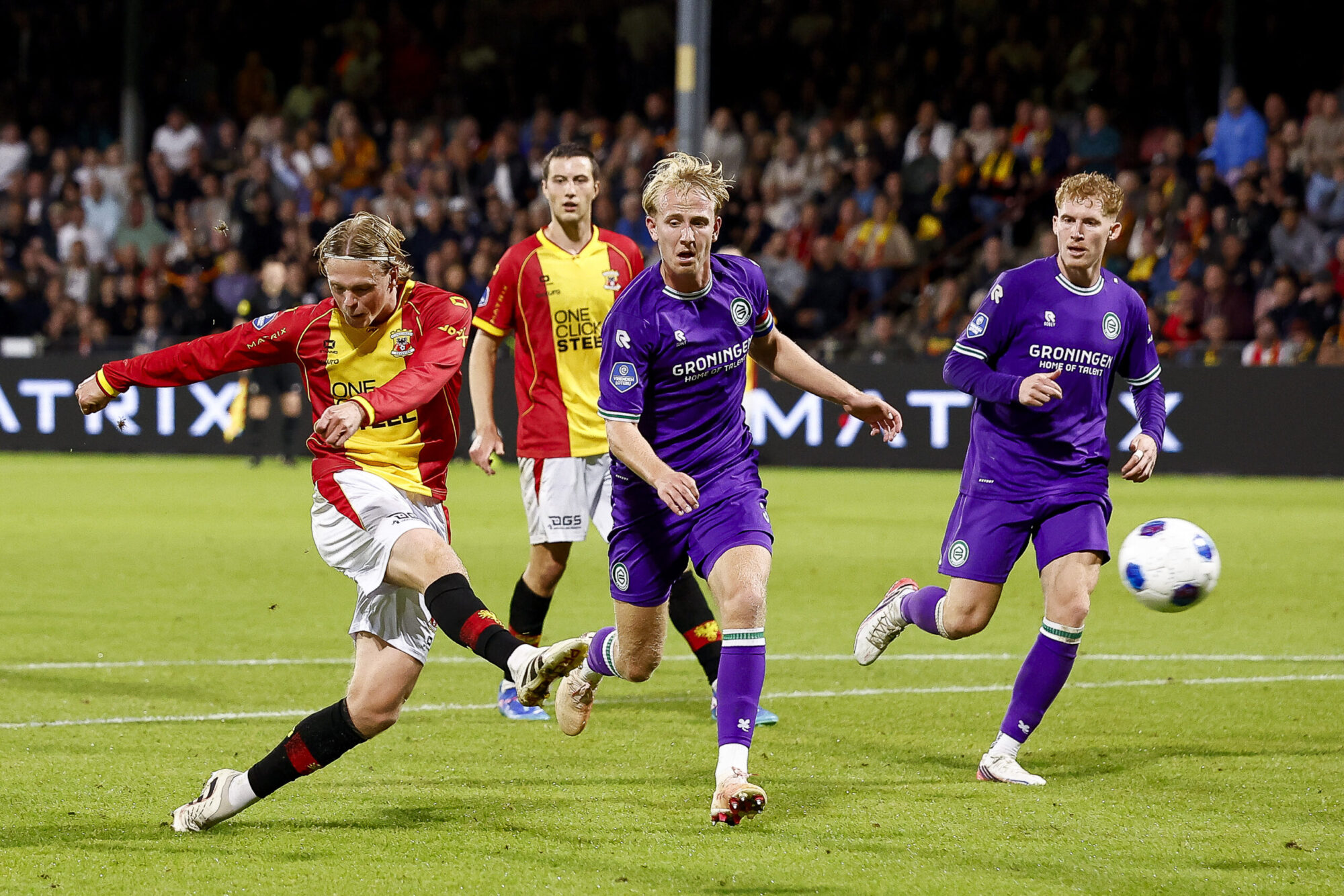 Go Ahead Eagles knokt zich naar gelijkspel tegen FC Groningen