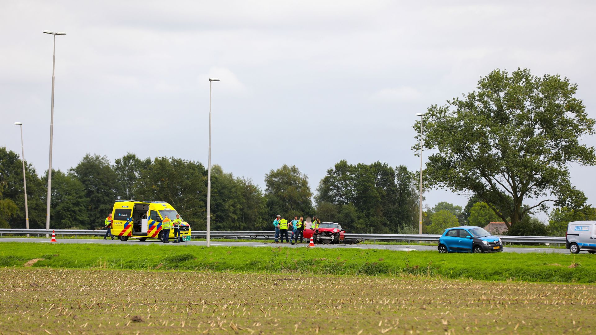 Ongeluk tussen auto en vrachtwagen zorgt voor flinke file op A50 bij Vaassen