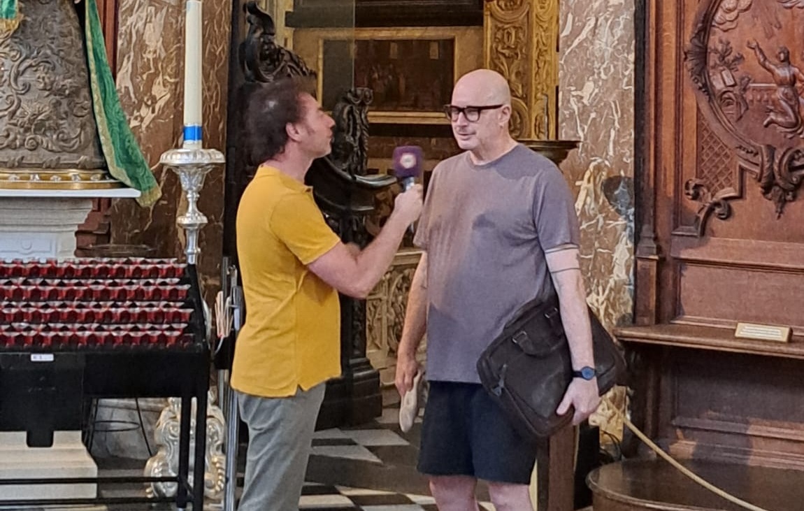 Podcastmakers halen Justus op uit kerk in Antwerpen: ‘Hij hoort thuis in Zutphen’