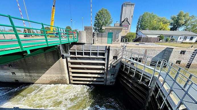 Prins Bernhardsluis en haven weer open