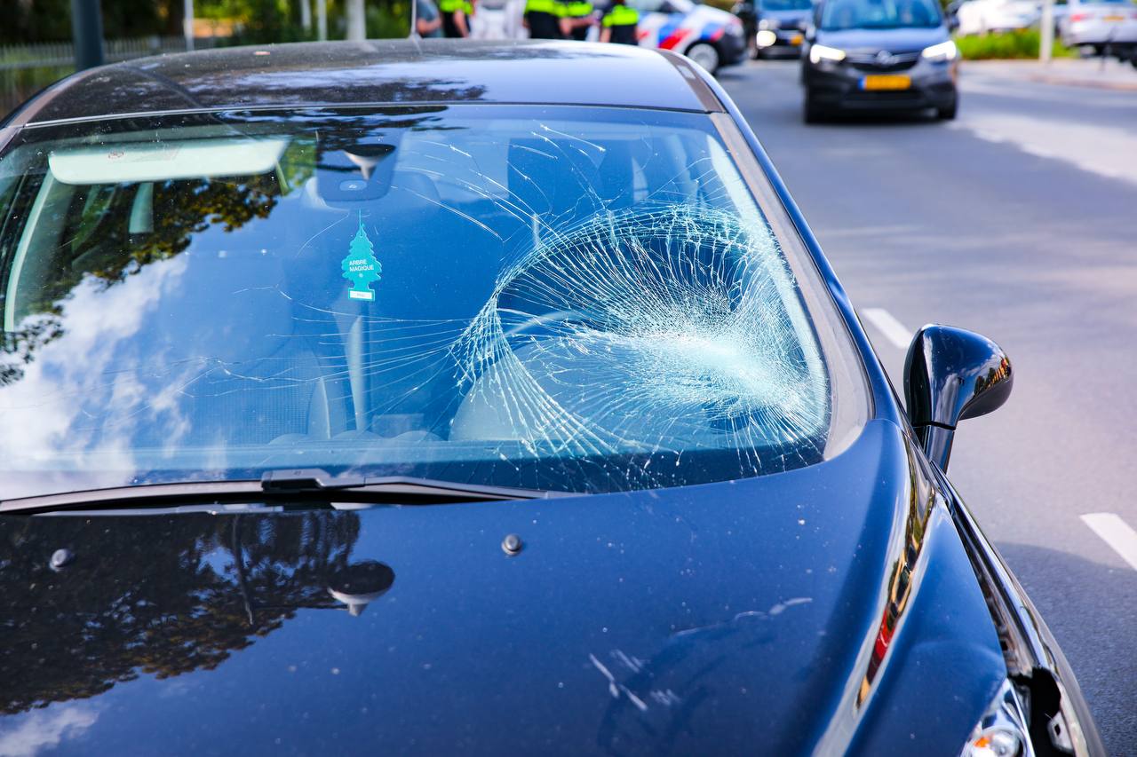 Fatbiker gewond na botsing met auto op Zutphensestraat in Apeldoorn
