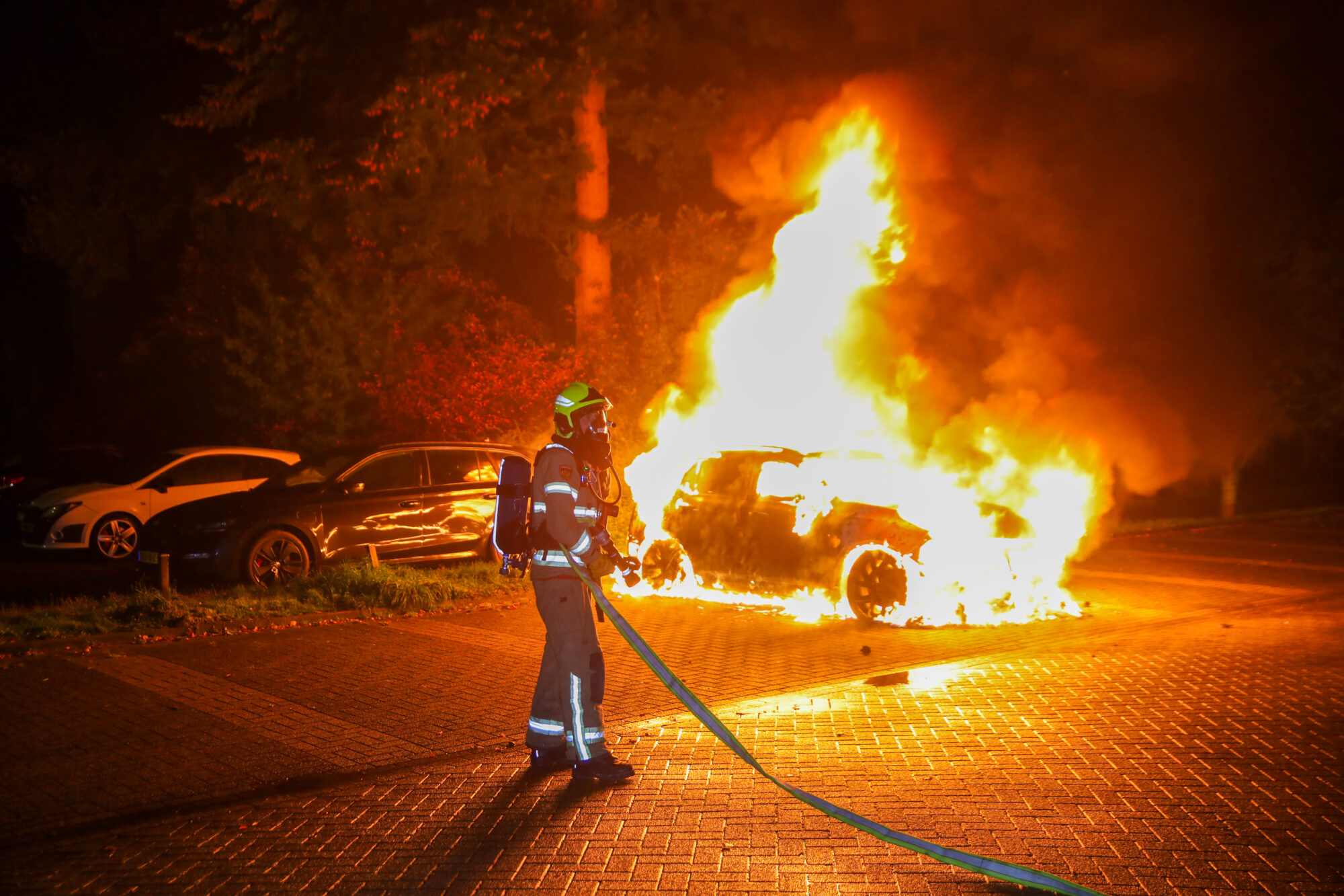 Auto brand volledig uit aan de Frankenlaan