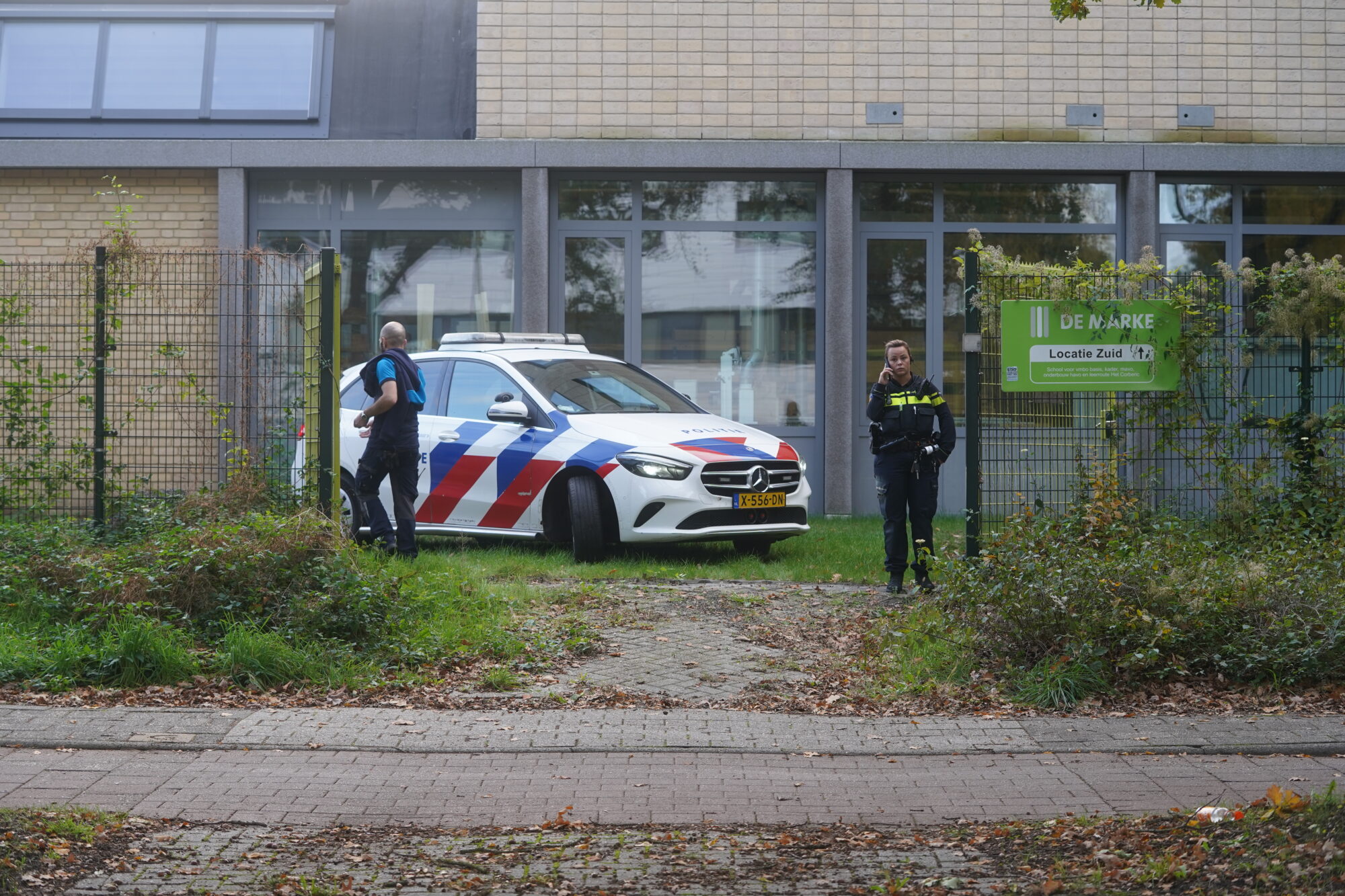 Vechtpartijen op school Deventer: politie massaal aanwezig, leerlingen naar huis gestuurd