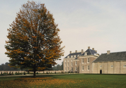 Koninklijke bomen maken symbolische vrijheidsreis