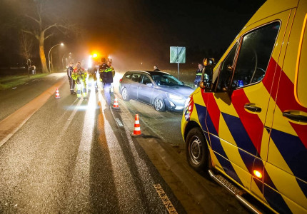 Automobilist lichtgewond bij eenzijdig ongeval op Vaassenseweg in Emst