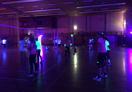 Uitgeverij Stedendriehoek speelt eerste poulewedstrijden tijdens Blacklight Toernooi