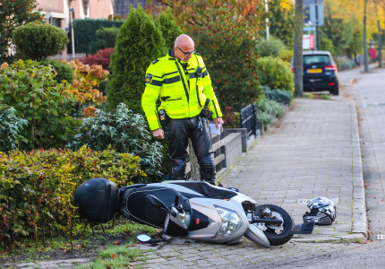 Scooterrijder gewond bij botsing met auto