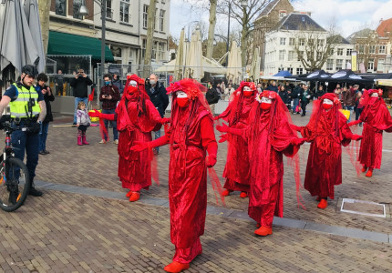 Deventer Waag in rook tijdens speech over klimaatcrisis