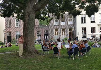 Amateurs spelen met de profs mee