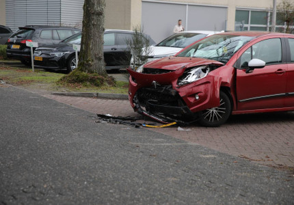 Aanrijding op parkeerplaats in Apeldoorn