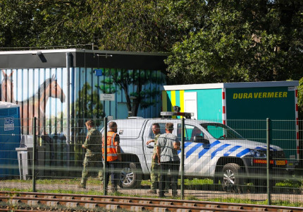 Bom gevonden langs spoor bij Stroe EOD doet onderzoek